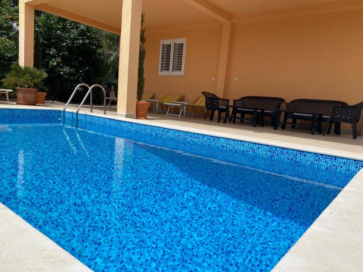 Apartments Villa Viktoria Тиват Екстериор снимка