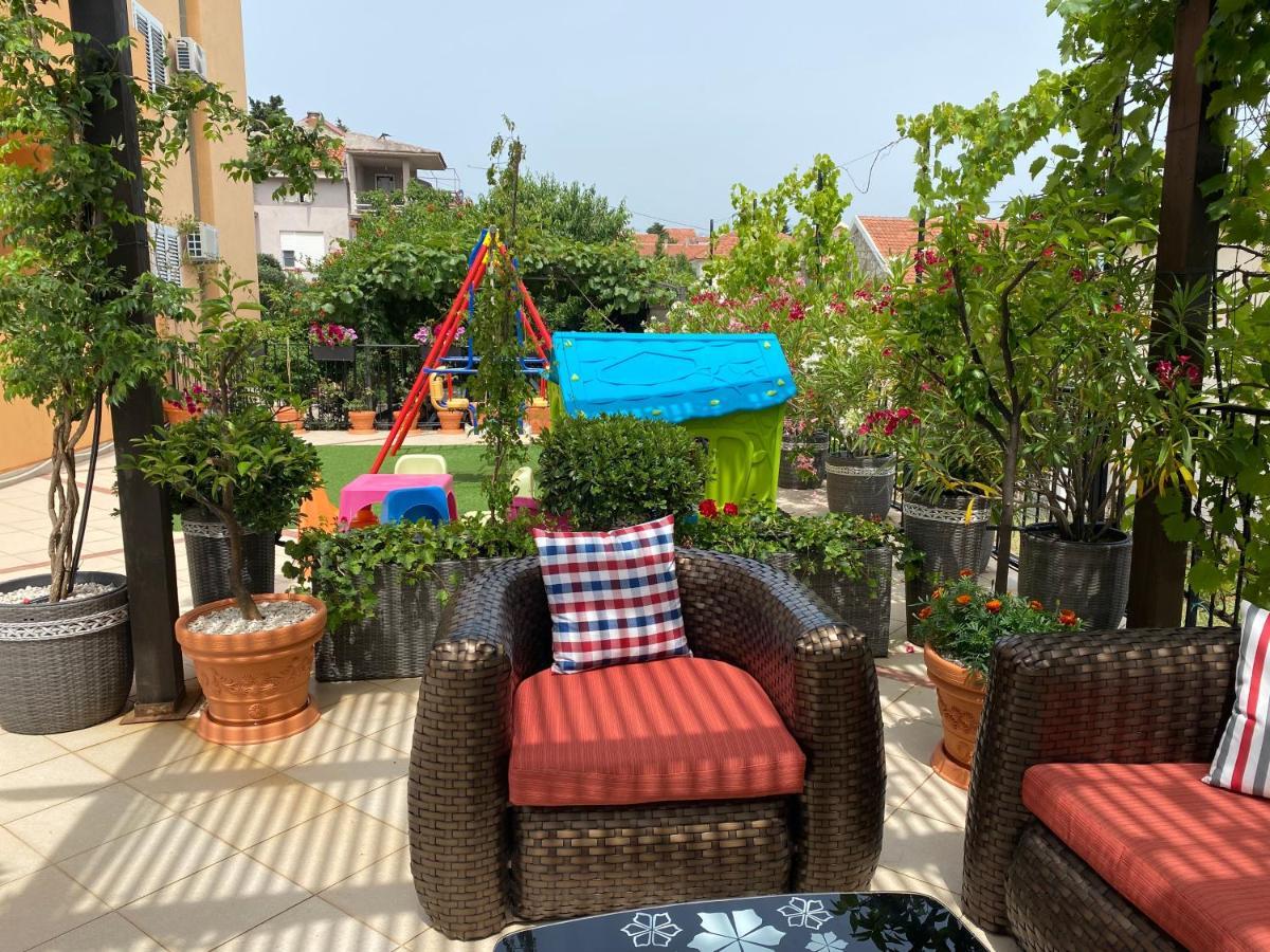 Apartments Villa Viktoria Тиват Екстериор снимка