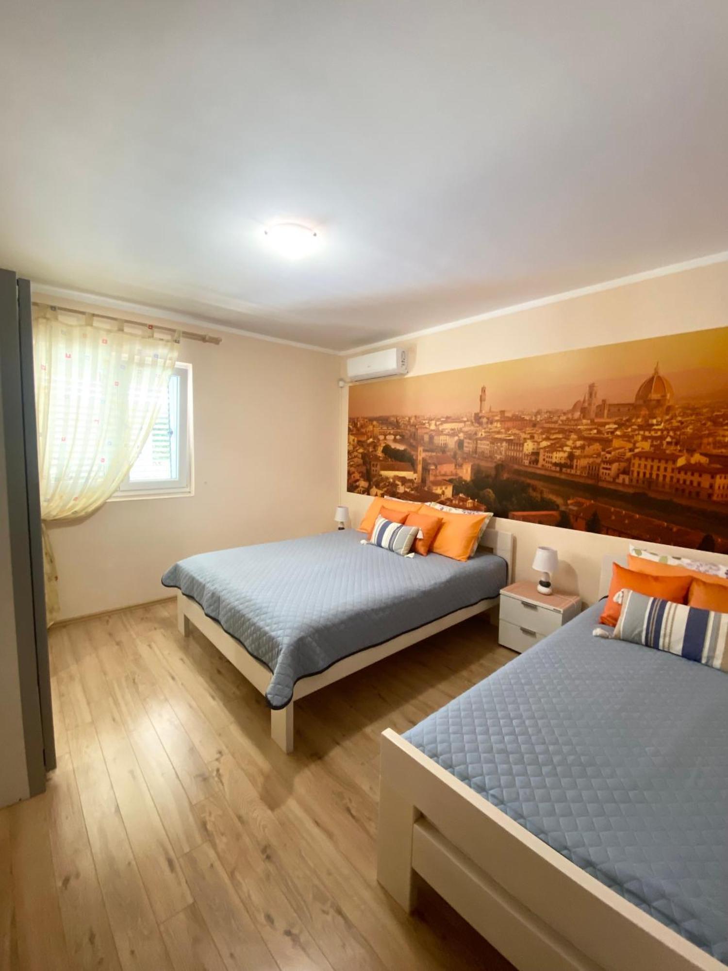 Apartments Villa Viktoria Тиват Екстериор снимка
