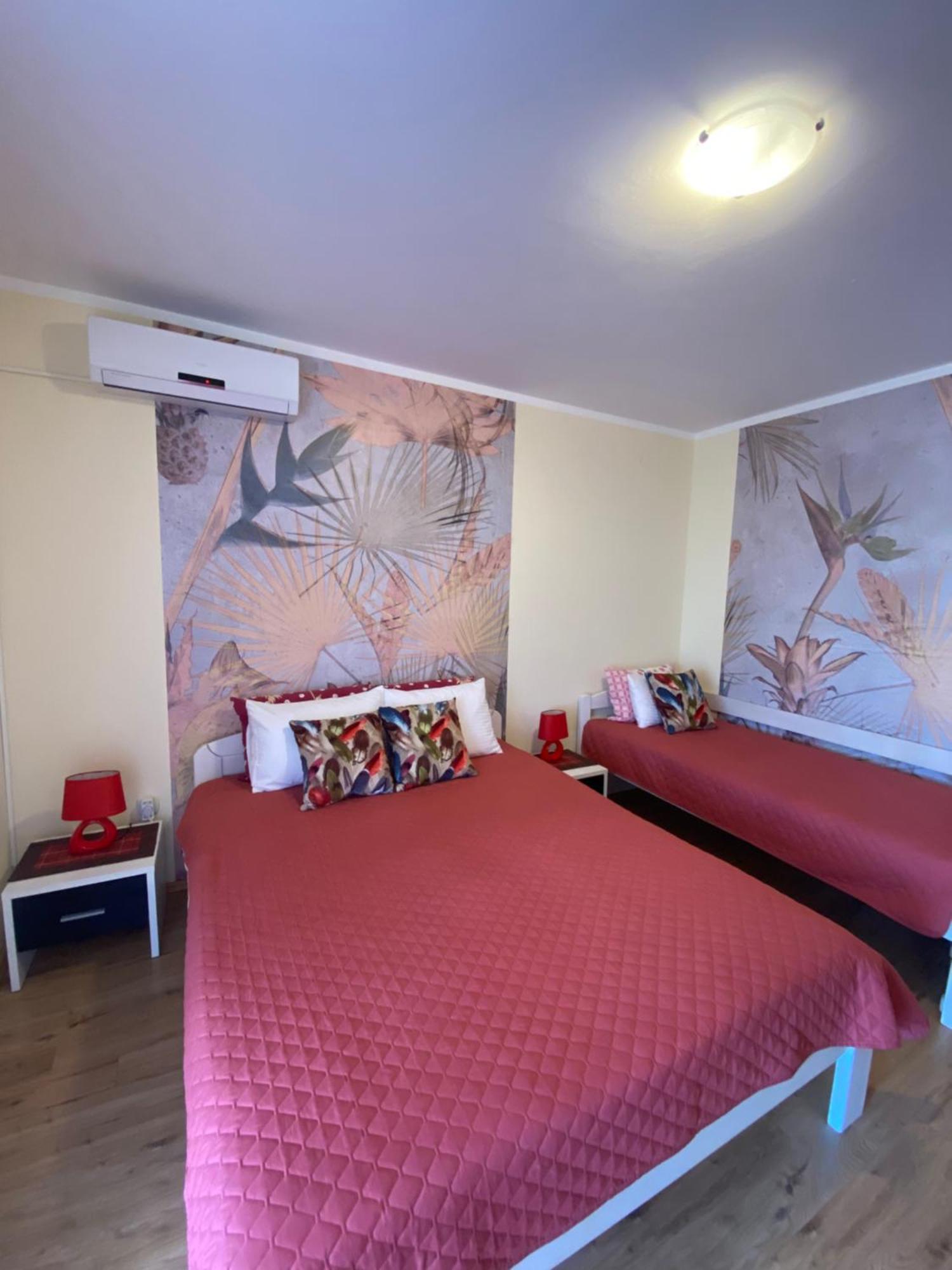 Apartments Villa Viktoria Тиват Екстериор снимка