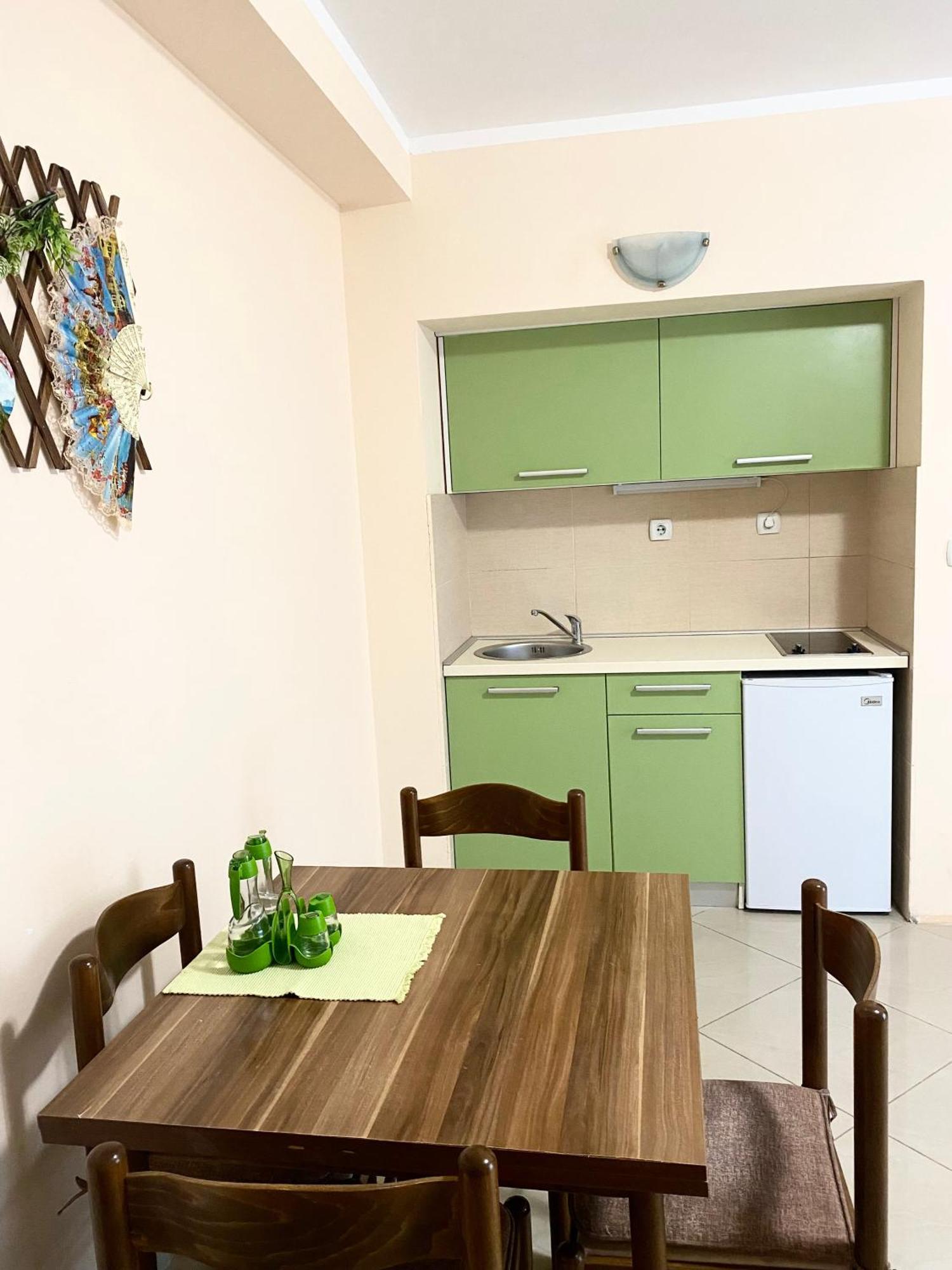 Apartments Villa Viktoria Тиват Екстериор снимка