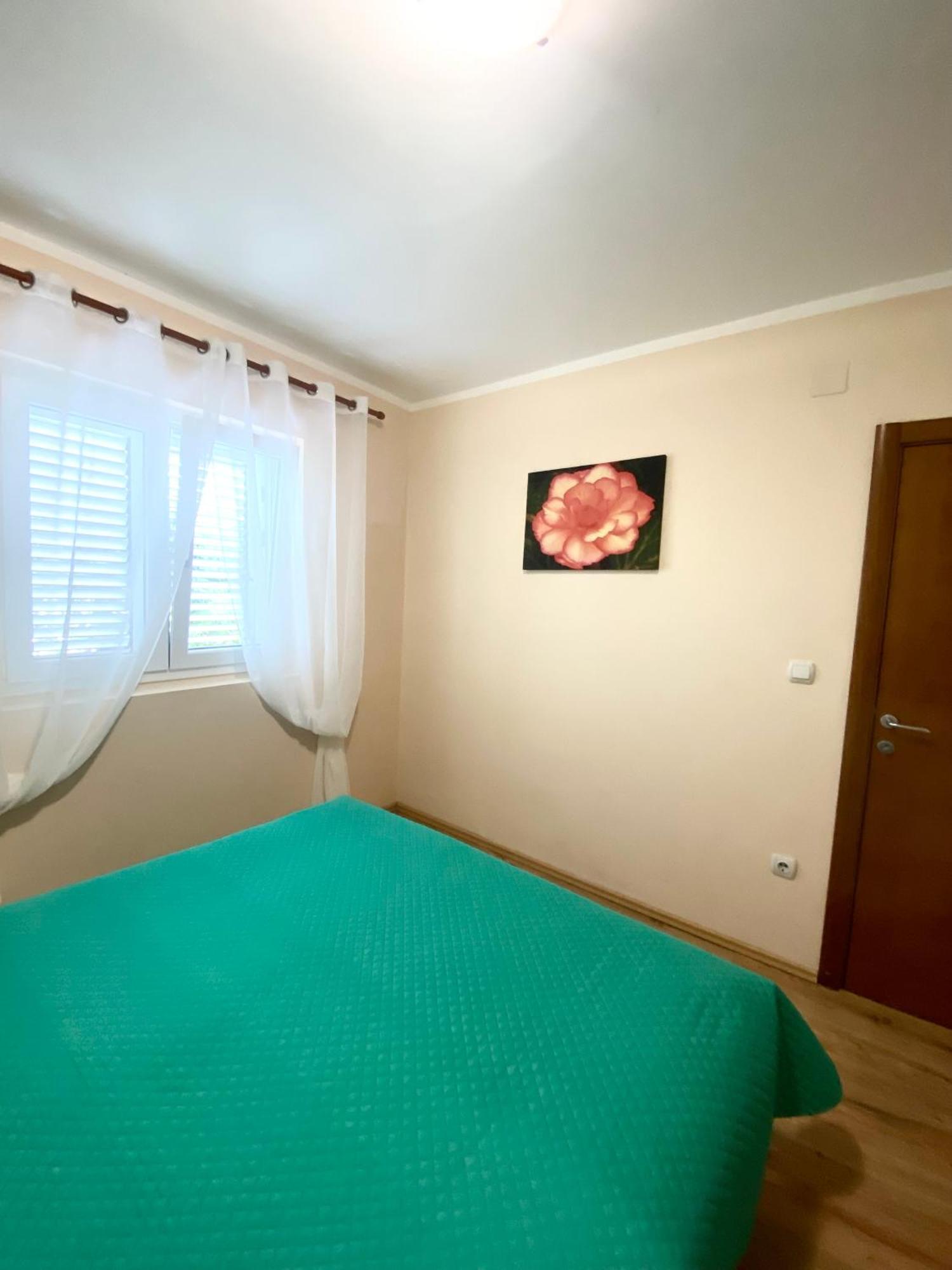 Apartments Villa Viktoria Тиват Екстериор снимка
