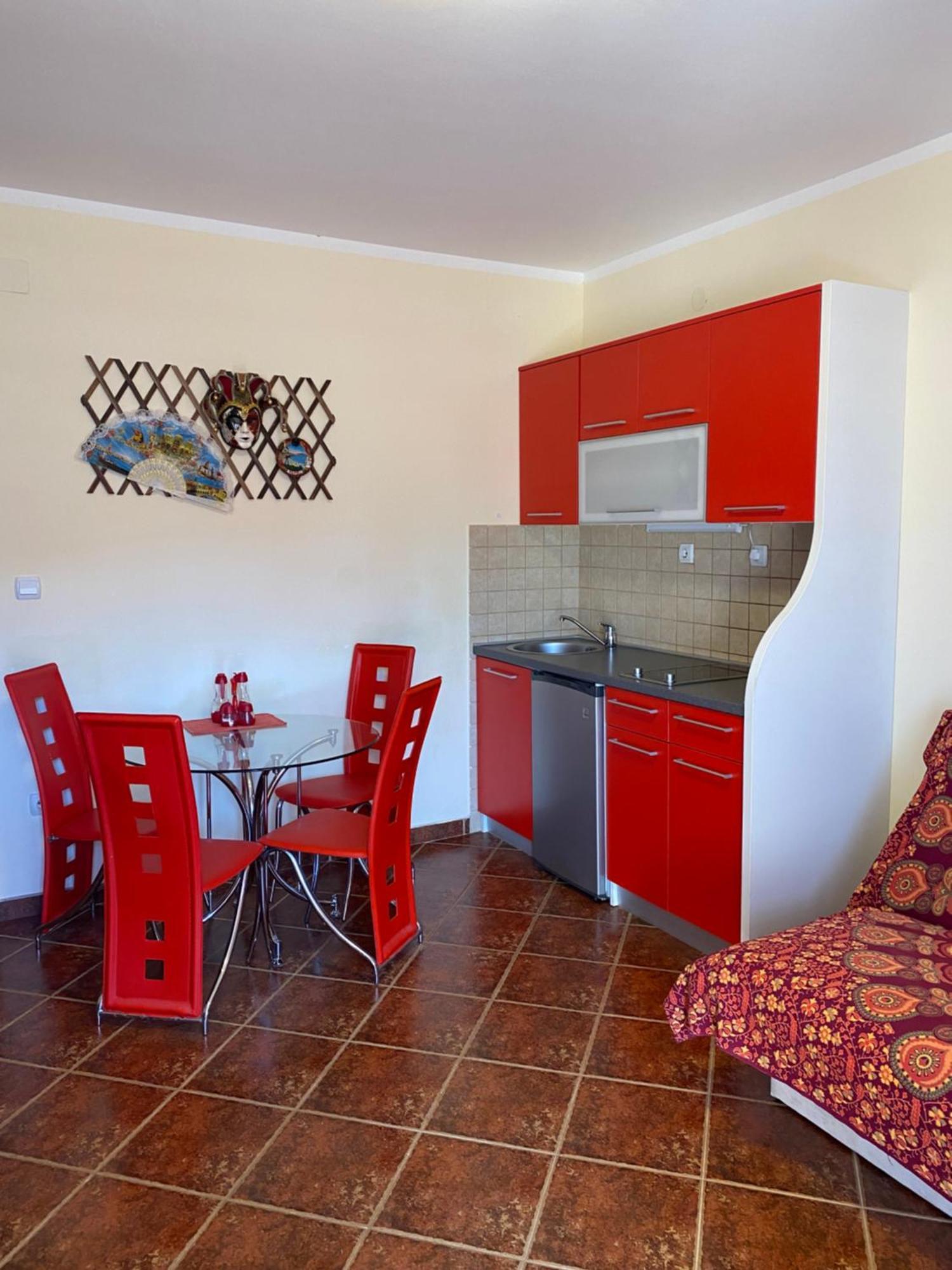 Apartments Villa Viktoria Тиват Екстериор снимка