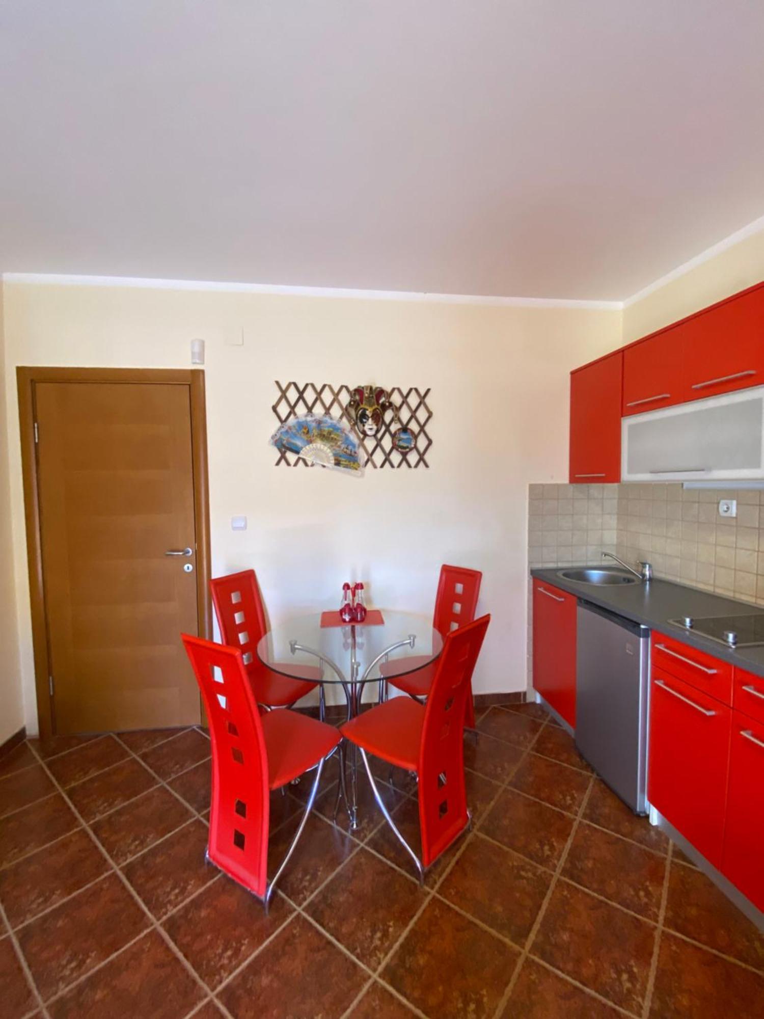 Apartments Villa Viktoria Тиват Екстериор снимка