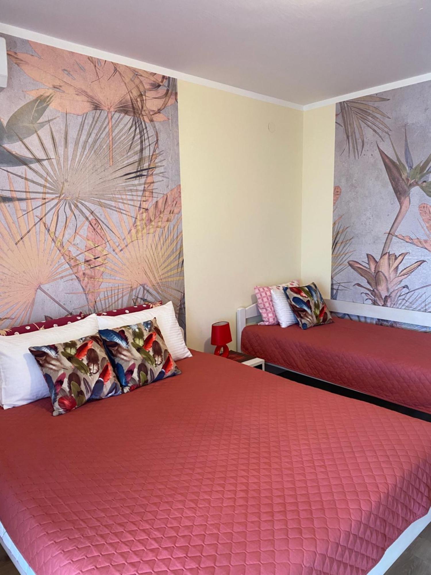 Apartments Villa Viktoria Тиват Екстериор снимка