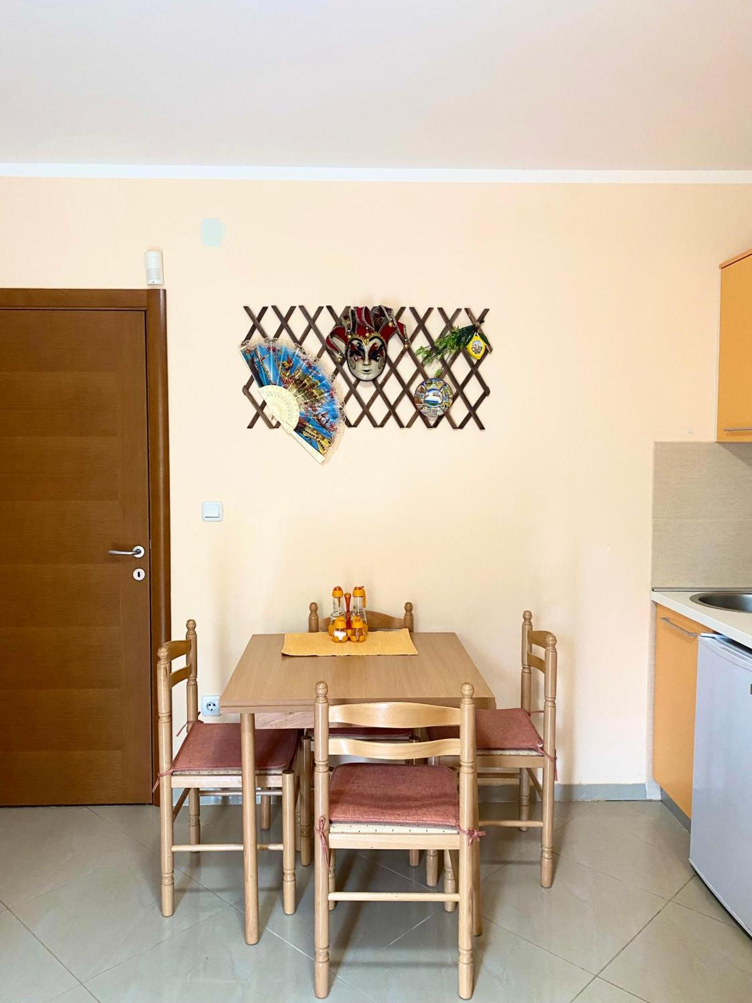Apartments Villa Viktoria Тиват Екстериор снимка
