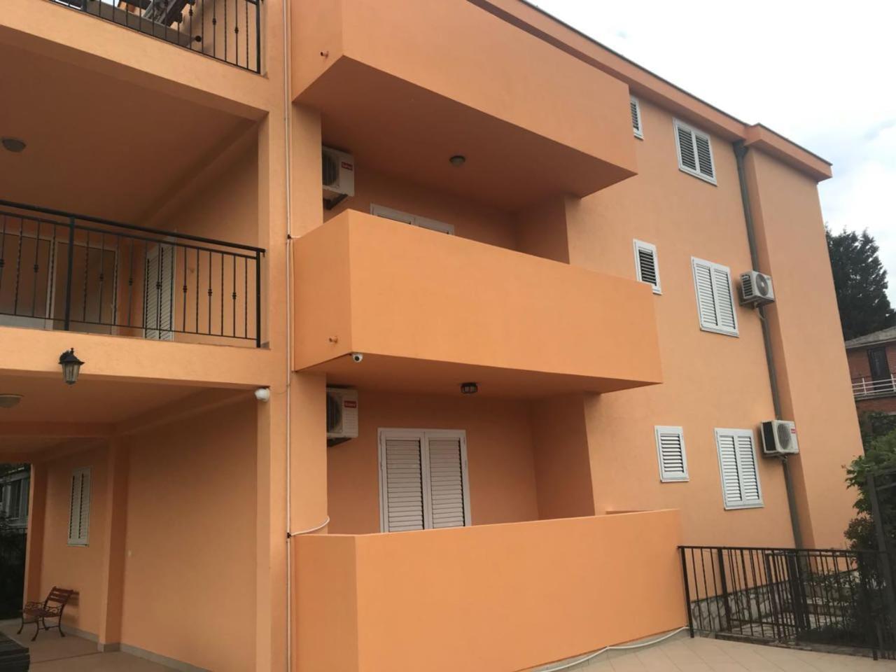 Apartments Villa Viktoria Тиват Екстериор снимка