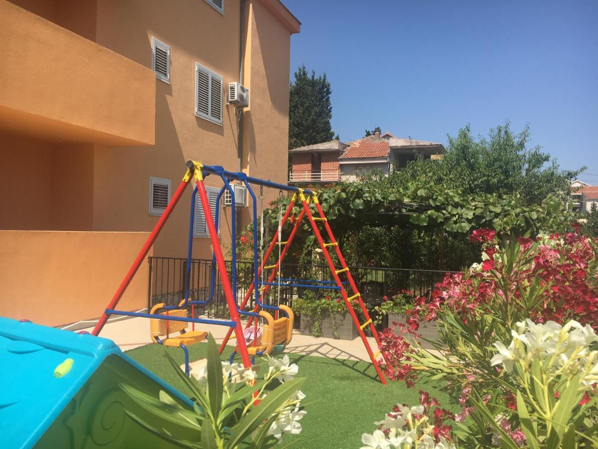 Apartments Villa Viktoria Тиват Екстериор снимка